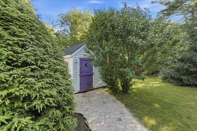 16 Lakeview Way, Auburn, NH 03032