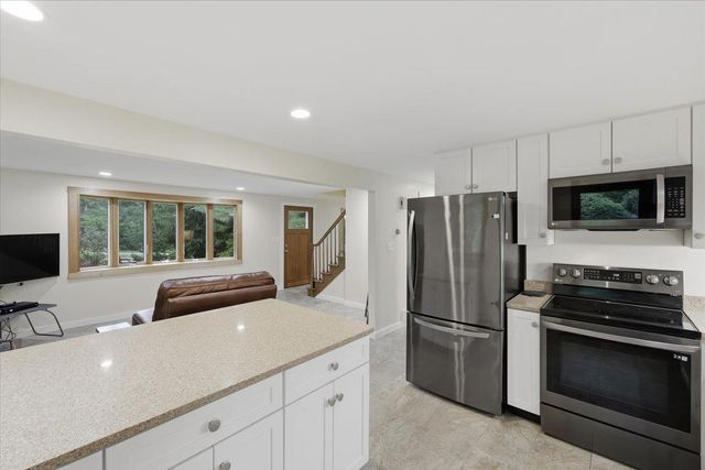 16 Lakeview Way, Auburn, NH 03032