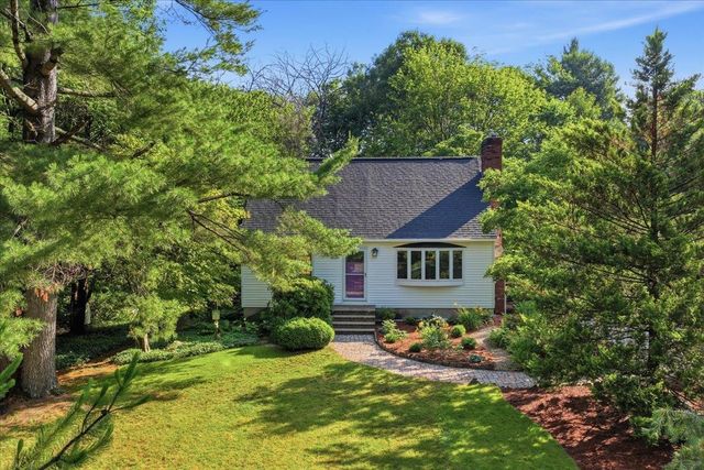 16 Lakeview Way, Auburn, NH 03032