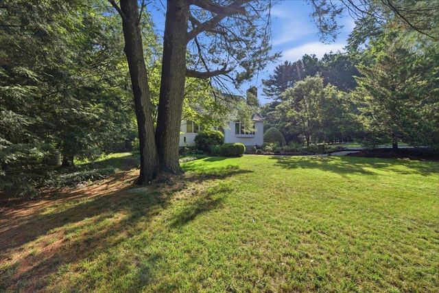 16 Lakeview Way, Auburn, NH 03032