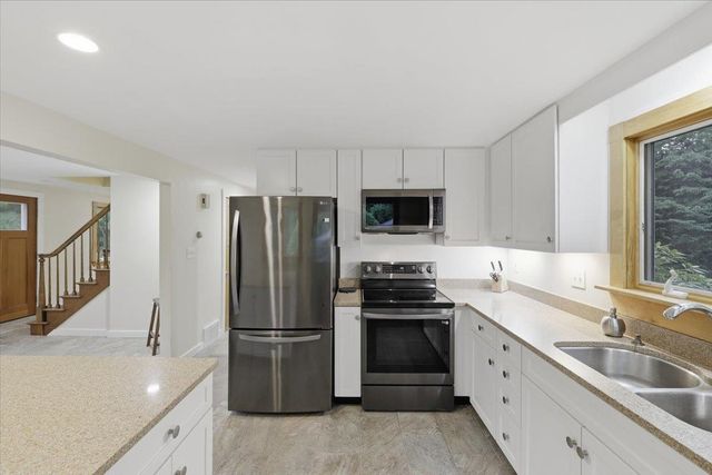 16 Lakeview Way, Auburn, NH 03032
