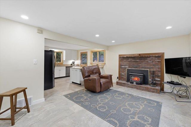 16 Lakeview Way, Auburn, NH 03032