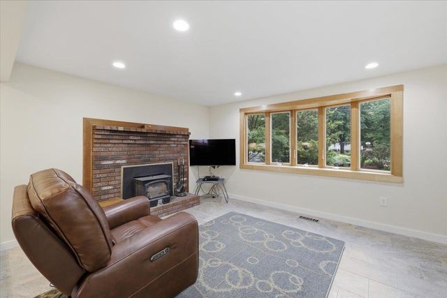 16 Lakeview Way, Auburn, NH 03032