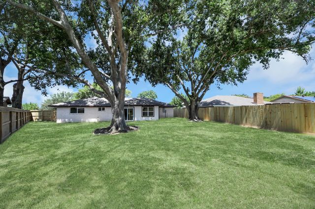 4703 Quail Hollow Drive, Baytown, TX 77521