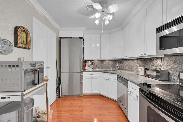 1920 NE 1st Terrace 212H, Wilton Manors, FL 33305