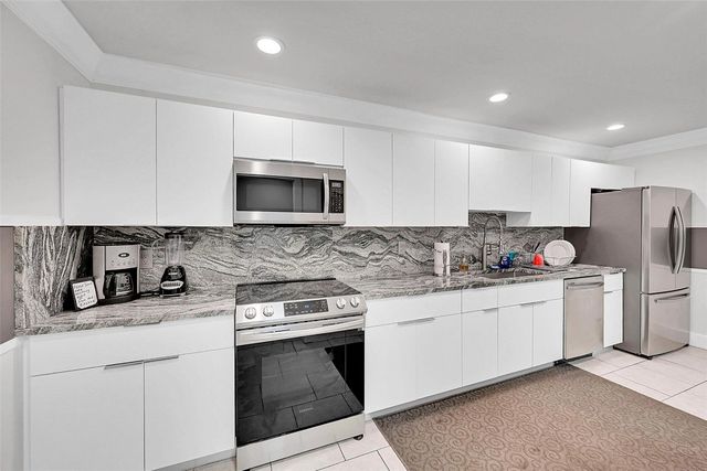 1920 NE 1st Terrace 212H, Wilton Manors, FL 33305