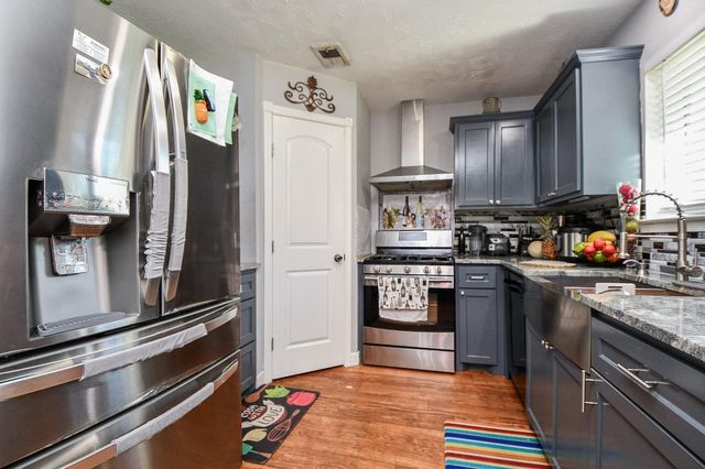 346 Coach Lamp Ln, Houston, TX 77060