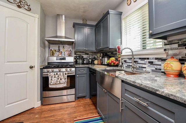 346 Coach Lamp Ln, Houston, TX 77060