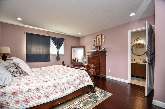 346 Coach Lamp Ln, Houston, TX 77060