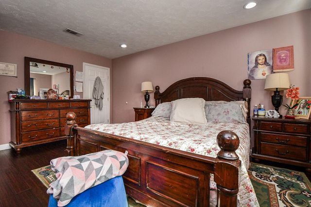 346 Coach Lamp Ln, Houston, TX 77060