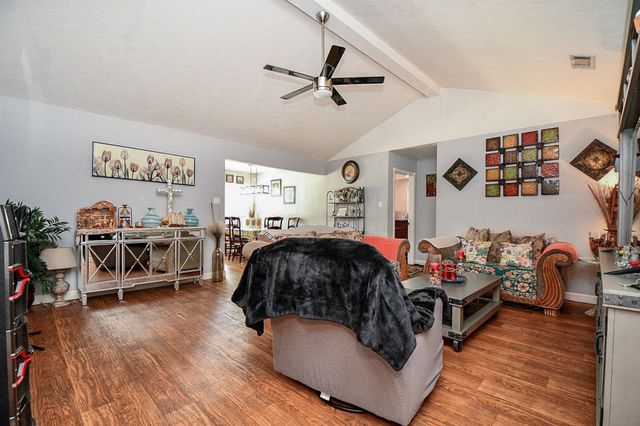 346 Coach Lamp Ln, Houston, TX 77060