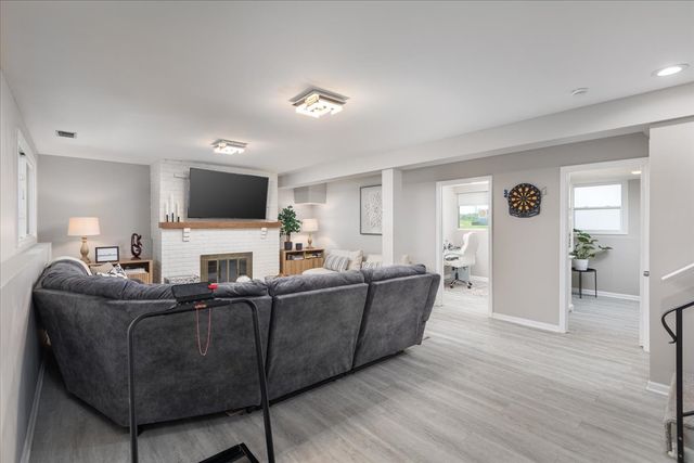 5 Redstart Road, Naperville, IL 60565