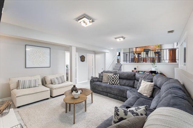 5 Redstart Road, Naperville, IL 60565