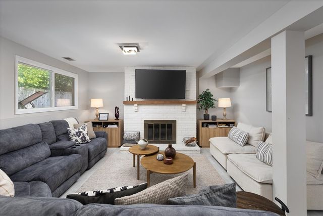 5 Redstart Road, Naperville, IL 60565