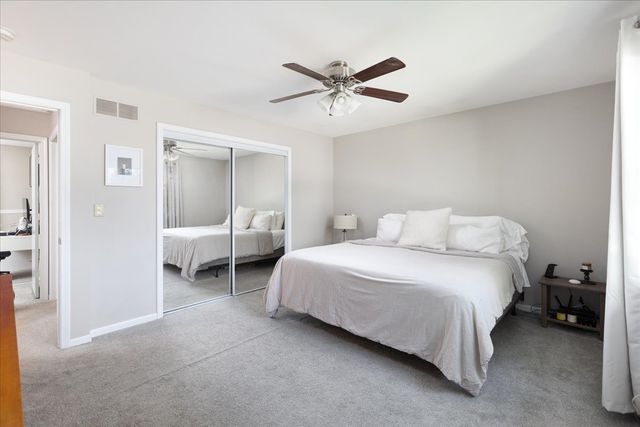 5 Redstart Road, Naperville, IL 60565