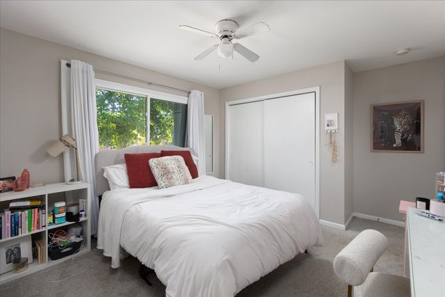 5 Redstart Road, Naperville, IL 60565