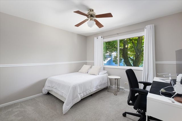 5 Redstart Road, Naperville, IL 60565