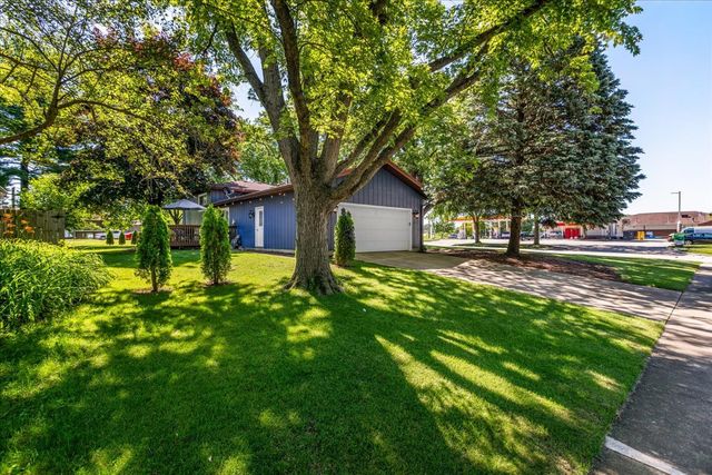 5 Redstart Road, Naperville, IL 60565