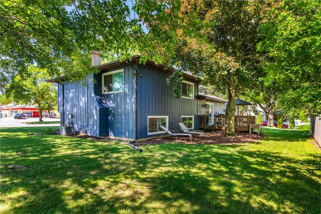 5 Redstart Road, Naperville, IL 60565