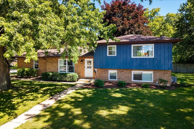 5 Redstart Road, Naperville, IL 60565