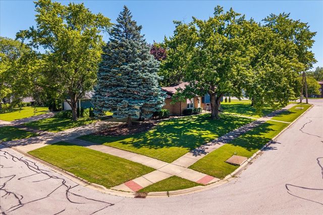 5 Redstart Road, Naperville, IL 60565