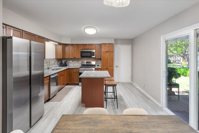 5 Redstart Road, Naperville, IL 60565