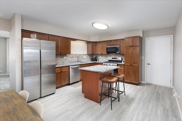 5 Redstart Road, Naperville, IL 60565