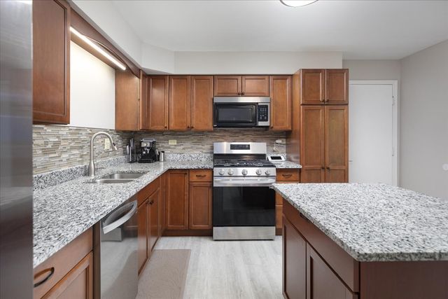 5 Redstart Road, Naperville, IL 60565