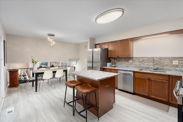 5 Redstart Road, Naperville, IL 60565