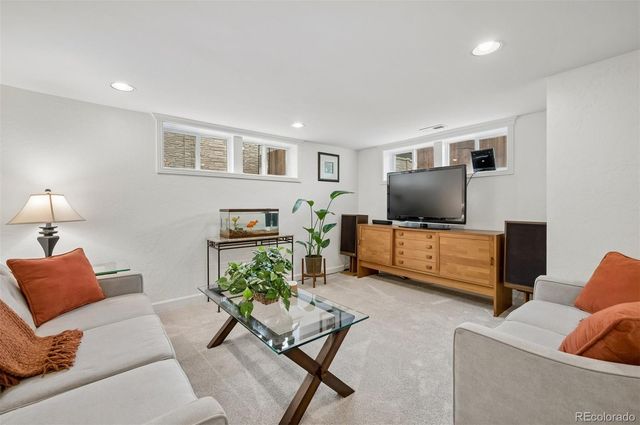 9555 W 6th Avenue, Lakewood, CO 80215