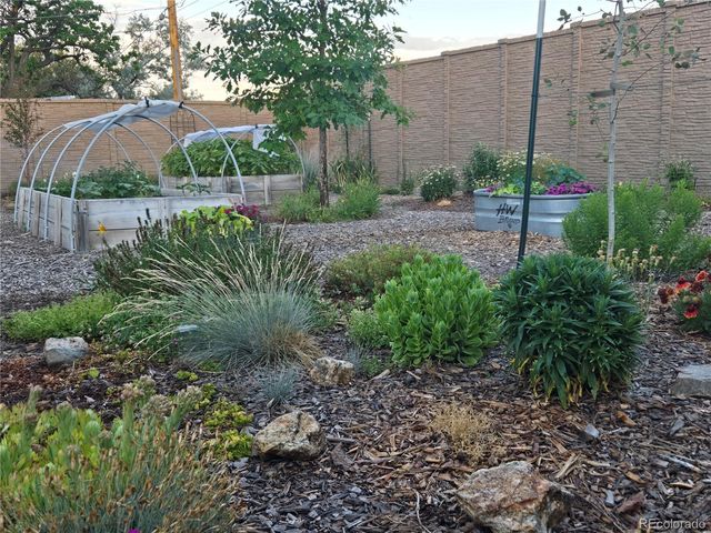 9555 W 6th Avenue, Lakewood, CO 80215