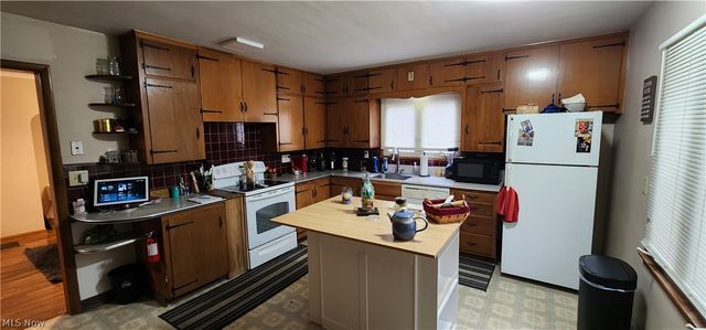 1236 Robbins Avenue, Niles, OH 44446