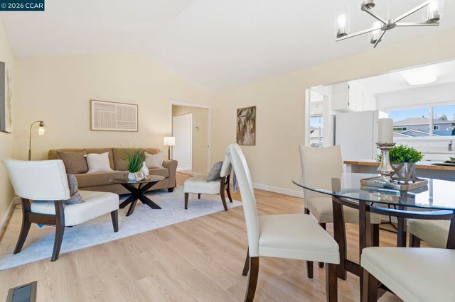 1748 Elmhurst Ln, Concord, CA 94521