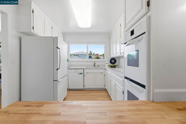 1748 Elmhurst Ln, Concord, CA 94521