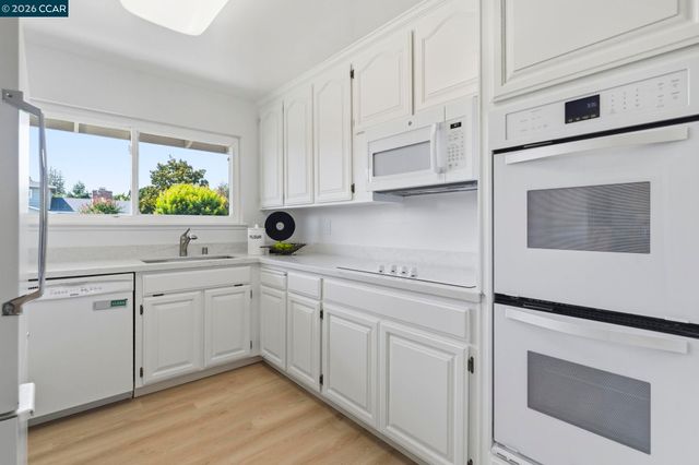 1748 Elmhurst Ln, Concord, CA 94521