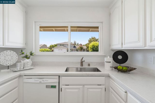 1748 Elmhurst Ln, Concord, CA 94521