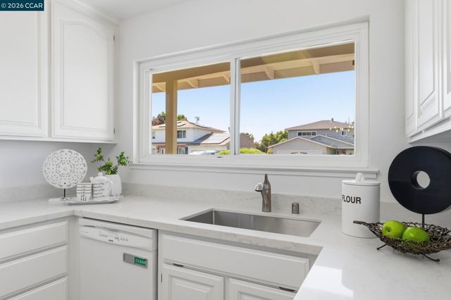 1748 Elmhurst Ln, Concord, CA 94521