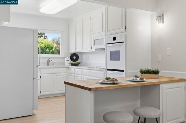1748 Elmhurst Ln, Concord, CA 94521