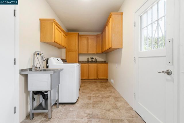 1748 Elmhurst Ln, Concord, CA 94521