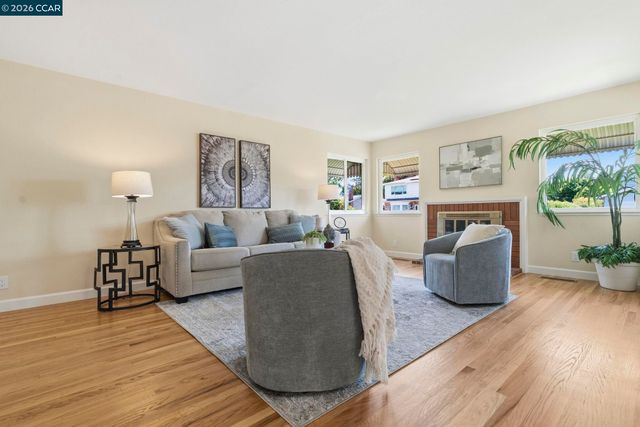 1748 Elmhurst Ln, Concord, CA 94521