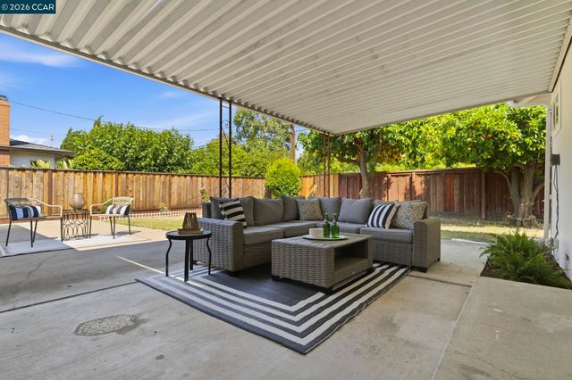 1748 Elmhurst Ln, Concord, CA 94521