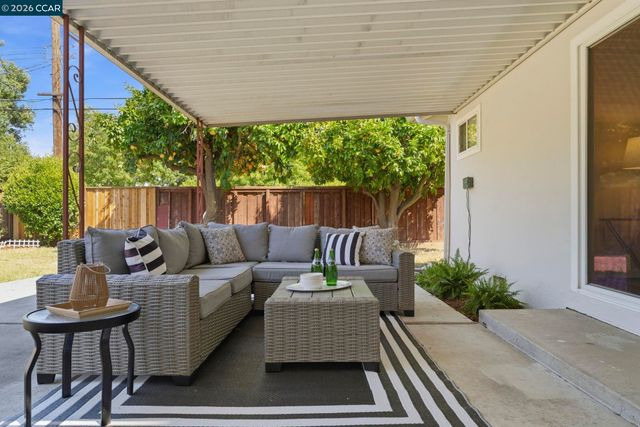 1748 Elmhurst Ln, Concord, CA 94521