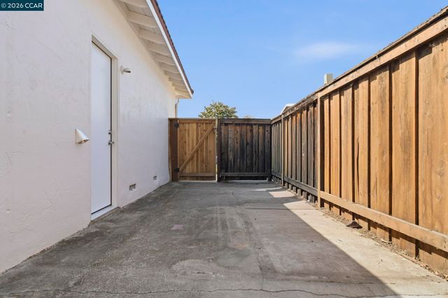 1748 Elmhurst Ln, Concord, CA 94521