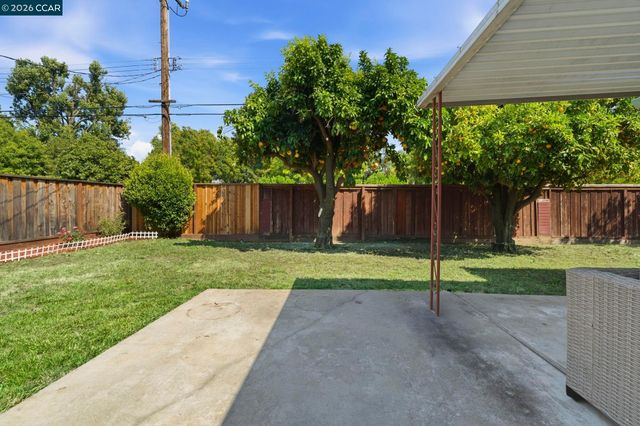 1748 Elmhurst Ln, Concord, CA 94521