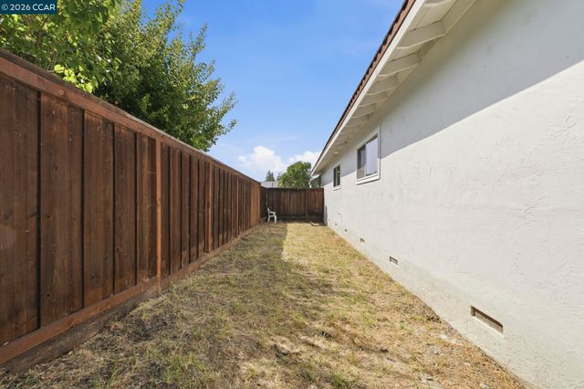 1748 Elmhurst Ln, Concord, CA 94521