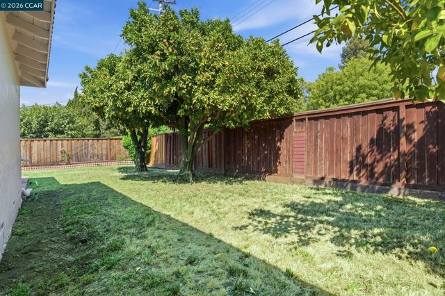 1748 Elmhurst Ln, Concord, CA 94521