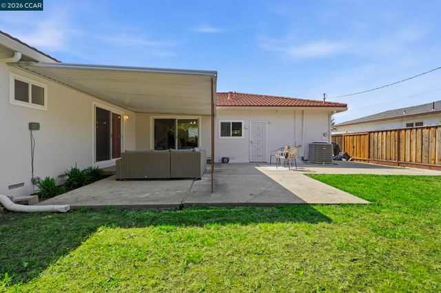 1748 Elmhurst Ln, Concord, CA 94521