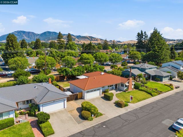 1748 Elmhurst Ln, Concord, CA 94521