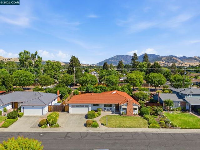 1748 Elmhurst Ln, Concord, CA 94521