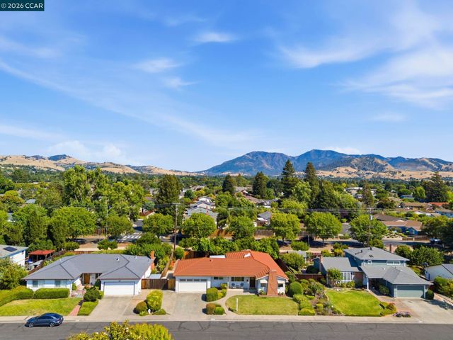 1748 Elmhurst Ln, Concord, CA 94521